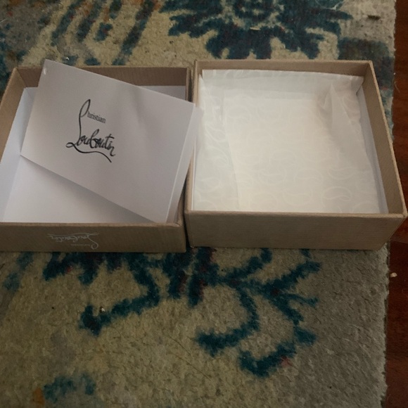 Empty Louboutin bracelet box - Picture 2 of 3